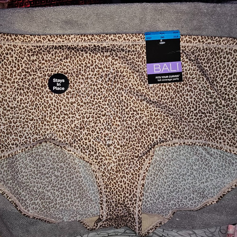NWT Bali 2XL/9 Leopard Print, Fits Your Curves Brief Full Coverage Panty.